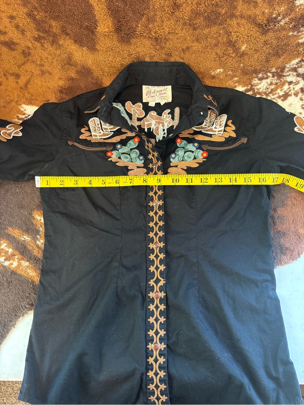 Rockmount pearl snap with intricate embroidery - Picture 7 of 8